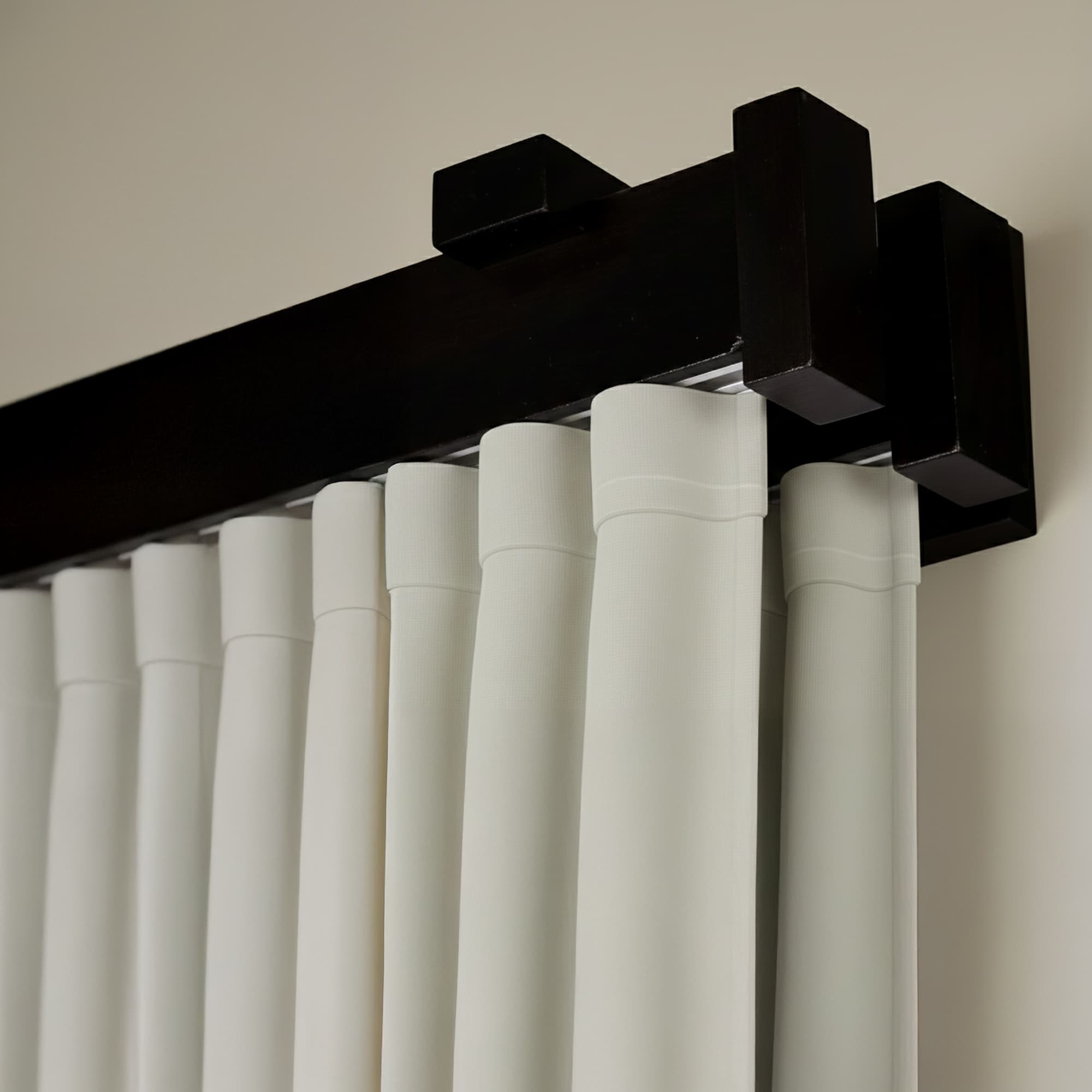 Șină pentru perdea și draperie Dalia din lemn Negru Șină pentru perdea și draperie Dalia din lemn Negru