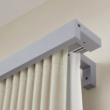 Galerie pentru perdea și draperie Travetto dublu cu mască din lemn - Șină de tavan
